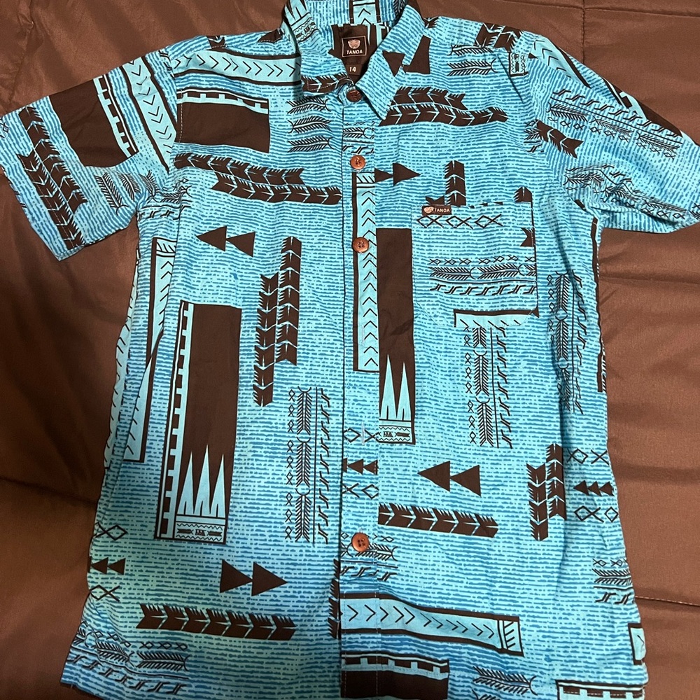 Tanoa boy’s shirt. Size 14